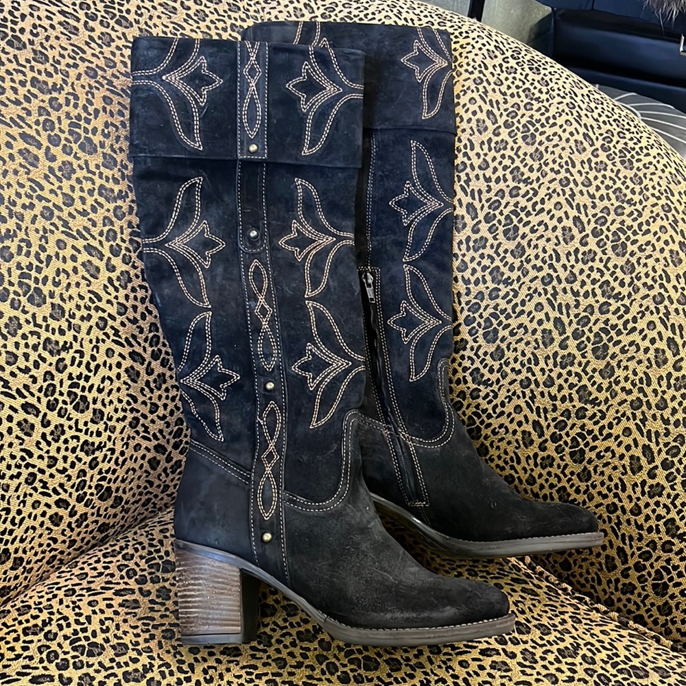 New with tags. Sesto Meucci black suede cowboy boot with brown stitching